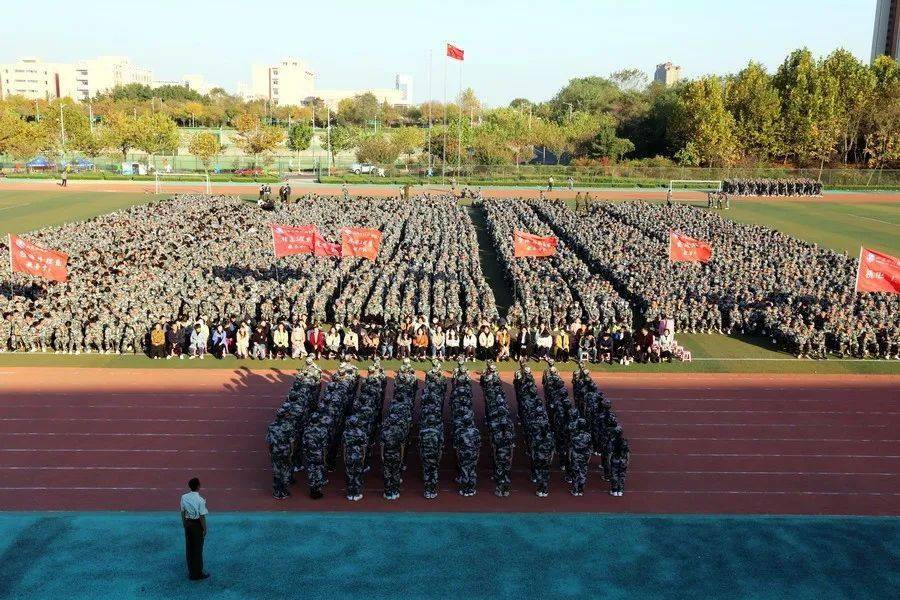 山东水利职业学院隆重举行2020级新生开学仪式暨军训汇报演出‘三亿体育手机版’(图5)
山东水利职业学院隆重举行2020级新生开学仪式暨军训汇报演出‘三亿体育手机版’(图5)