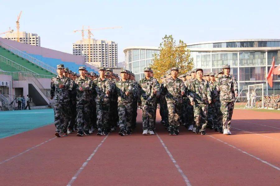 山东水利职业学院隆重举行2020级新生开学仪式暨军训汇报演出‘三亿体育手机版’(图6)
山东水利职业学院隆重举行2020级新生开学仪式暨军训汇报演出‘三亿体育手机版’(图6)