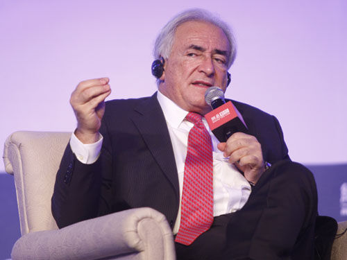 反转了?!丢芒果下跪快递员承认撒谎:开除罚款是撒谎为博客户同情...‘三亿体育’(图4) 三亿体育手机版